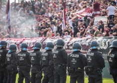 Futbola mača laikā Vācijā ievainojumus guvuši 155 policisti