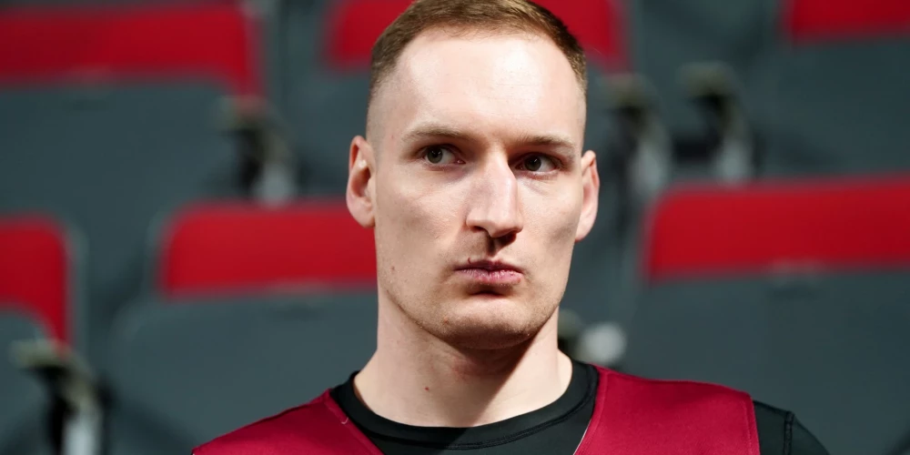 Latvijas izlases basketbolists Čavars neturpinās pārstāvēt Japānas klubu