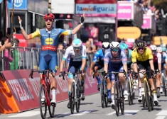 Džonatans Milans triumfē sprintā "Giro d'Italia" ceturtajā posmā