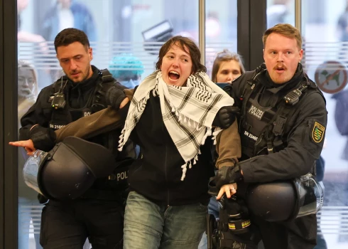 Vairākās Eiropas valstīs policija izjauc studentu demonstrācijas palestīniešu atbalstam