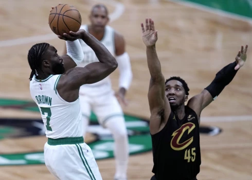 "Celtics" bez savainotā Porziņģa pārliecinoši iesāk Austrumu konferences pusfinālu