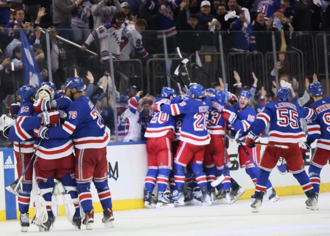 "Rangers" hokejisti tikuši pie otrā panākuma Stenlija kausa otrās kārtas sērijā.