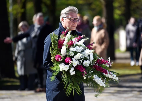 ФОТО: в Латвии почтили память жертв Второй мировой войны