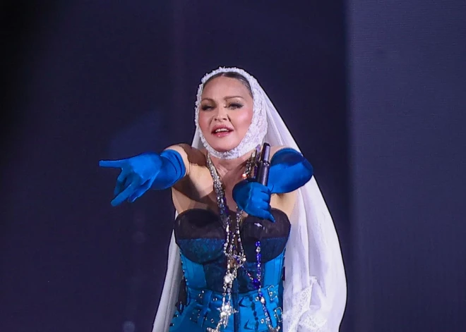 Madonna bez maksas sniedz koncertu pludmalē. Ierodas vairāk nekā miljons apmeklētāju