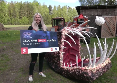 Не для слабонервных! Латвийка смастерила страшного морского черта и... выиграла 3000 евро на путешествие