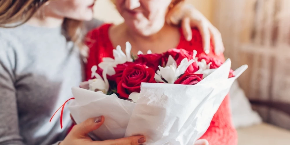 Apsveic sev mīļās mammas ar skaistu dzejoli vai atnāciet kopā uz Mātes dienas festivālu, ko rīko vecāku organizācija Mammamuntetiem.lv!