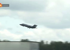 Дети боятся! У жителей вызывает вопросы громкое кружение самолетов НАТО в небе Латвии