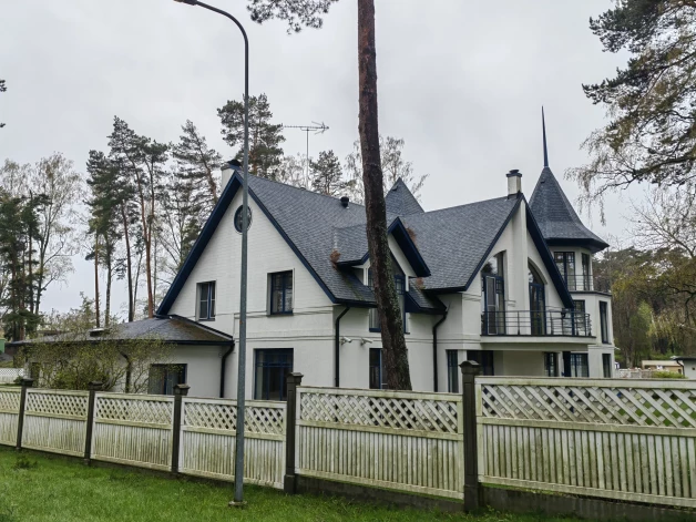 Pēc Gavrilovu pāra izvākšanās īpašums izlikts pārdošanā.
