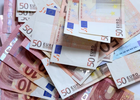 СГД начала уголовный процесс о ввозе в Латвию средств на сумму более 400 000 евро