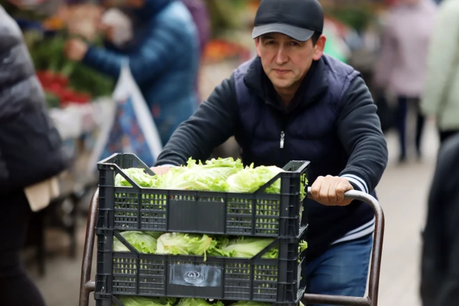 Ar laiku pārtikas tirgotājiem nāksies sarūmēties tikai pāris no pieciem Rīgas Centrāltirgus paviljoniem.