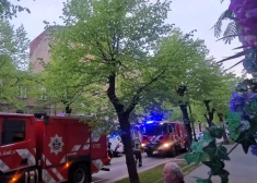 Пожары в жилых домах в Гризинькалнсе: выгорели этажи, сгорели 4 автомобиля, полиция начала уголовный процесс