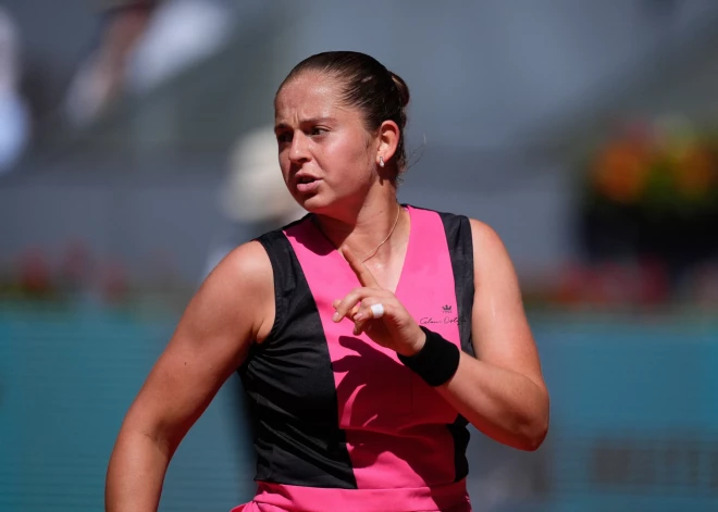 Aļona Ostapenko pārliecinoši iekļūst prestižā Romas turnīra trešajā kārtā