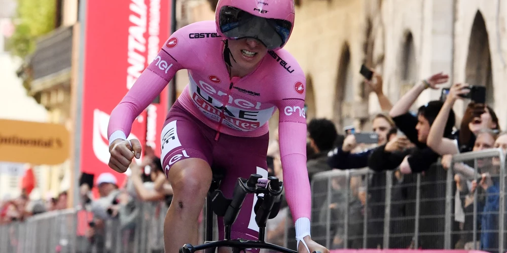Pogačars individuālā brauciena kāpumā nostiprina vadību "Giro d'Italia" kopvērtējumā 