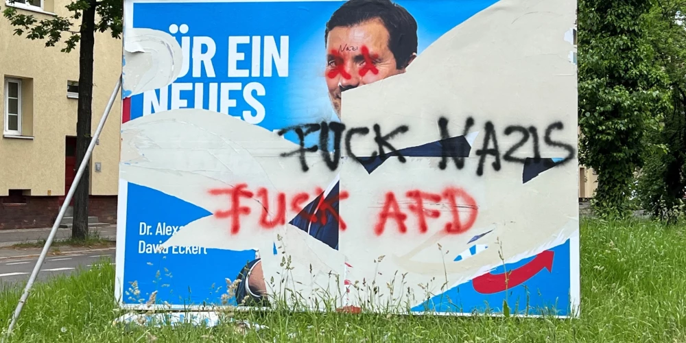 Vācu eiroskeptiķu partijas "Alternatīva Vācijai" (AfD) aģitācijas plakāts.