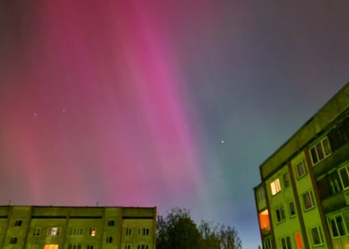 FOTO: visā Latvijā novērojama spēcīga ziemeļblāzma