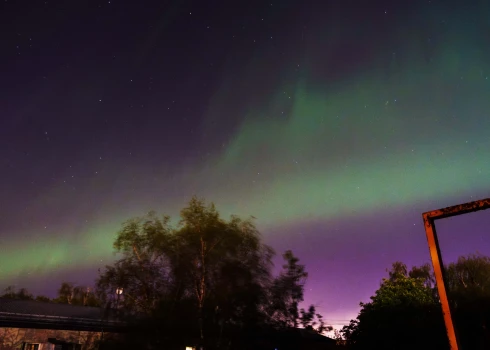 2024. gada 11. maijā novērotā ziemeļblāzma Sarkandaugavā (foto: Juris Rozenbergs)