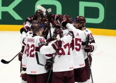 Наша взяла! Латвийские хоккеисты начали чемпионат мира с трудной победы над Польшей