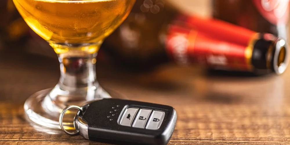 Izskan ierosinājums autovadītājiem atļautā alkohola normu samazināt līdz 0,0 promilēm