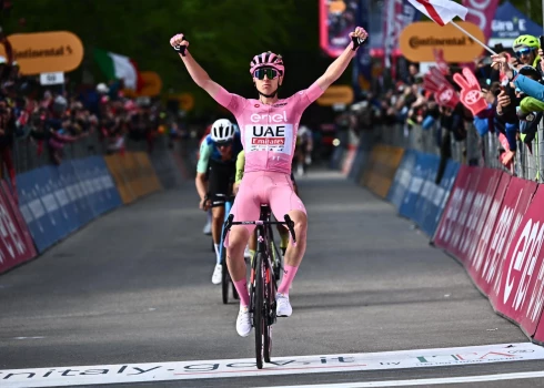 Pogačars uzvar "Giro d'Italia" astotajā posmā