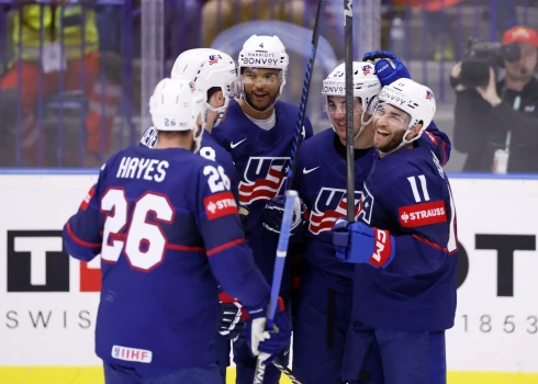 ASV hokejisti grauj Vāciju; čehi atspēlējas un uzvar Norvēģiju