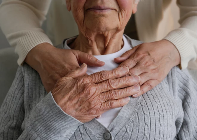 ”Vai mēs sagaidīsim “bāzes pensiju”?” Satraukti Latvijas seniori