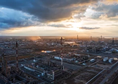 Ukraina veikusi uzbrukumu naftas pārstrādes rūpnīcai, naftas bāzei un metalurģijas kombinātam Krievijā