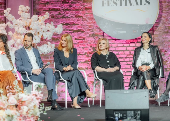 Ar sirsnīgu koncertu, Mammu sapulci, dāvanām un pārsteigumiem sestdien, 2024. gada 13. maijā, aizvadīts otrais Mātes dienas festivāls
