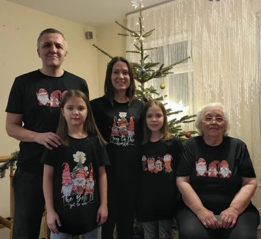 Ziemassvētki ģimenes lokā ar vecmāmiņu Ludmilu.