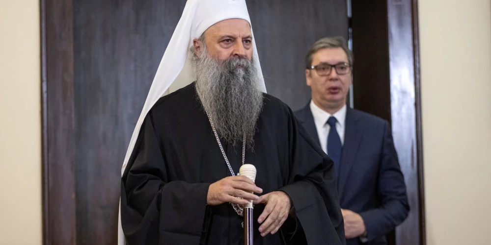 Patriarhs Porfirijs un Serbijas prezidents Aleksandrs Vučičs (foto: Scanpix / Reuters)