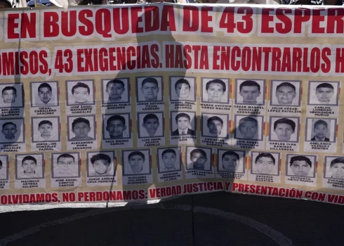 Vardarbīgos studentu protestos Meksikā ievainoti 26 likumsargi