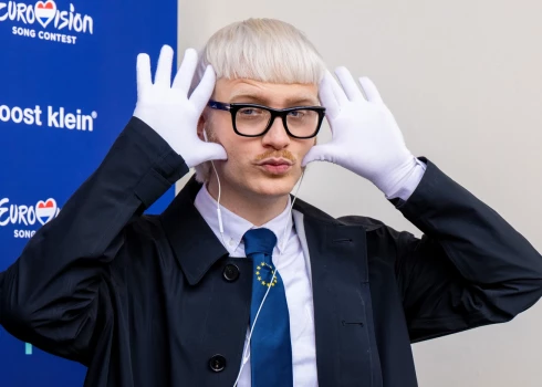 Замахнулся кулаком на женщину: против дисквалифицированного участника "Евровидения" хотят возбудить дело