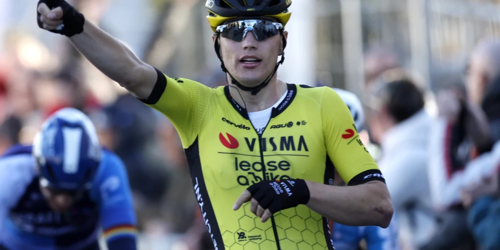 22 gadus vecais nīderlandietis Olafs Koijs "Giro d'Italia" devītajā posmā izcīnīja savu pirmo uzvaru lielajās tūrēs.