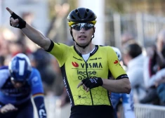 Savu pirmo uzvaru izcīnījušais Nīderlandes riteņbraucējs izstājas no "Giro d'Italia"