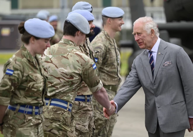 Britu karalis Čārlzs III mierina citu vēža slimnieku, ka arī viņš ķīmijterapijas gaitā zaudējis garšas sajūtu