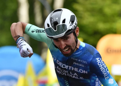 Parē-Pantrs uzvar "Giro d'Italia" desmitajā posmā