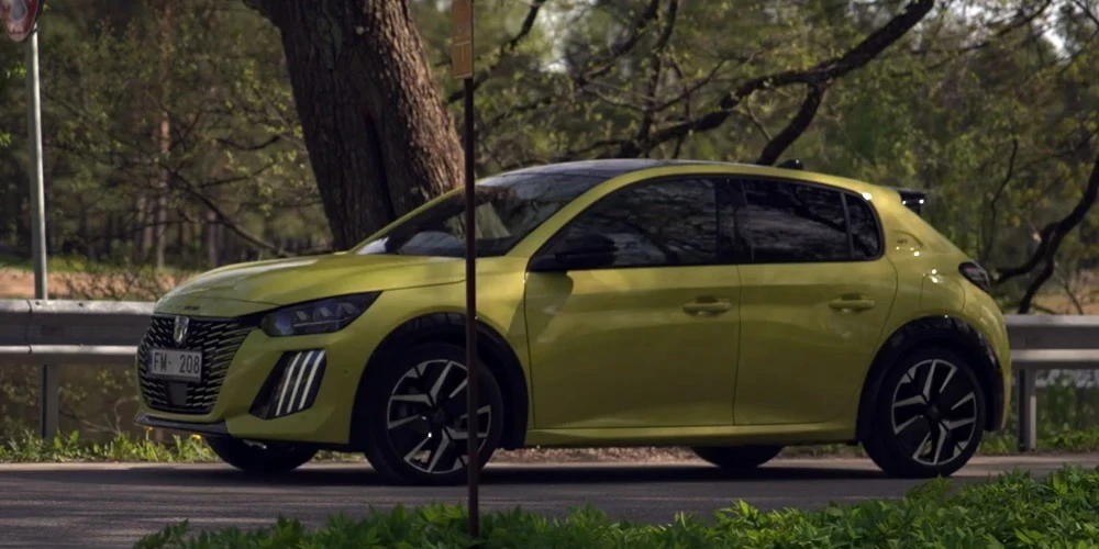 "Peugeot" izvēlējies vienkāršotu elektrifikācijas modeli, tādējādi taupot gan naudu, gan vietu.