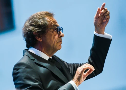 Впервые в Латвии выступит итальянский дирижер Марчелло Рота с симфоническим оркестром