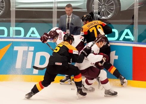 Первое поражение: Германия с разгромным счетом обыграла Латвию на ЧМ по хоккею