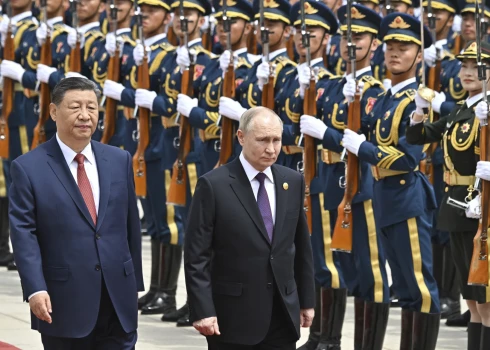 Путин прилетел в Китай и встретился с Си Цзиньпином - глава КНР заявил, что они "будут защищать честность и справедливость во всем мире"