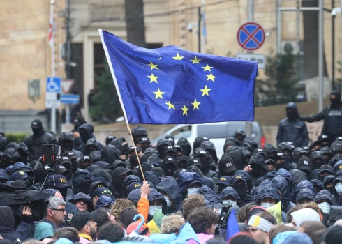 Protests Gruzijā pret "ārvalstu aģentu" likumu.