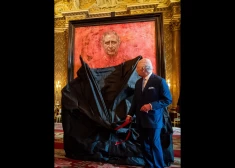 Viņš nodrebēja! Internetā apspriež karaļa Čārlza reakciju uz viņa jauno portretu