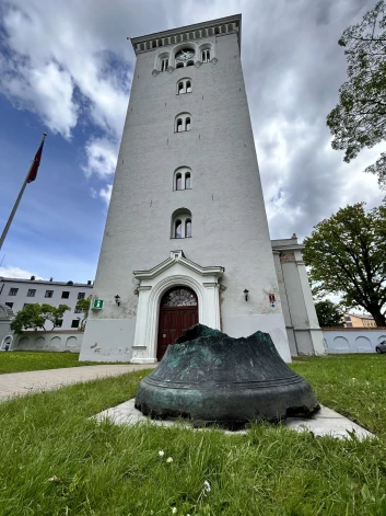 Jelgavas Sv. Trīsvienības baznīcas torņa zvana lauskas.