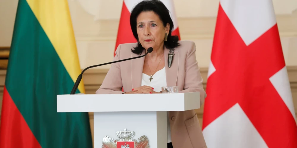 Gruzijas prezidente sola uzlikt veto "ārvalstu aģentu" likumam

