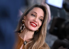 "Встречается с двумя мужчинами": инсайдер раскрыл, как Анджелина Джоли налаживает личную жизнь