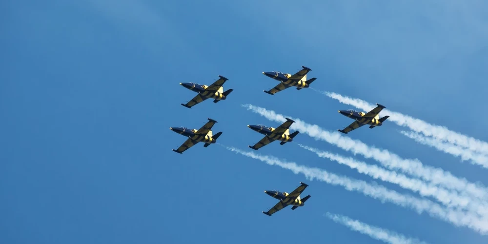В субботу на аэродроме Спилве пройдет крупнейший авиационный фестиваль "Летающие легенды"