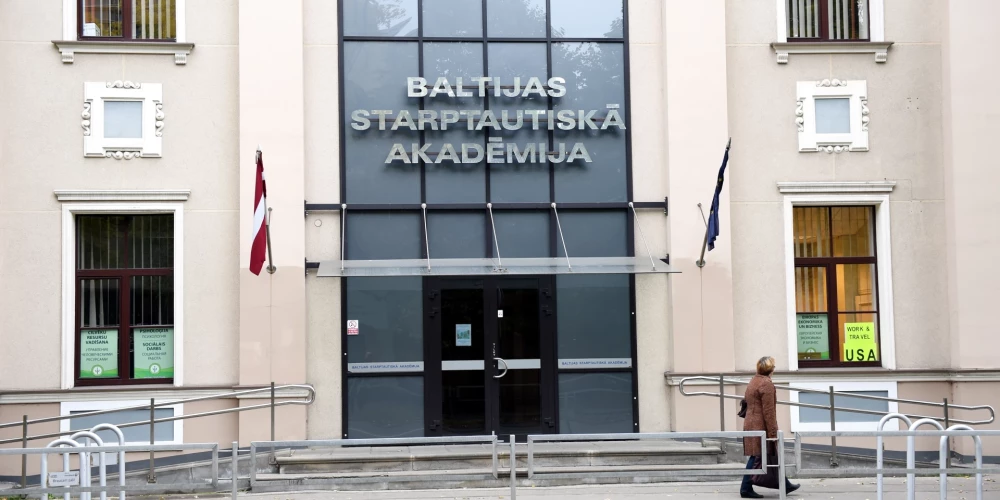 Уже в конце прошлого года Латвийское объединение студентов проинформировало о ситуации в БМА Министерство образования и науки.