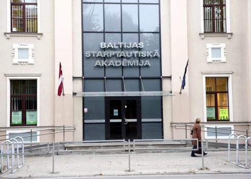 Учиться и не получить диплом - такова ситуация в Балтийской международной академии