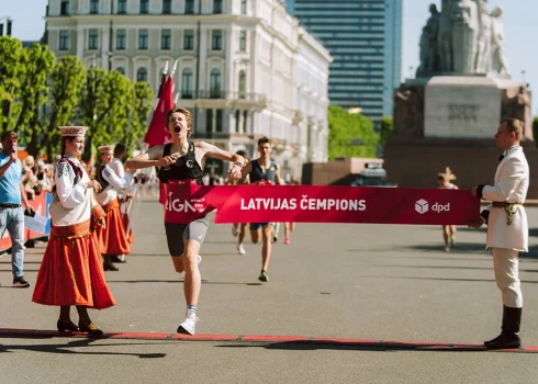 Rīgas maratonā par Latvijas čempioniem jūdzes skrējienā kļūst Kudlis un Velvere