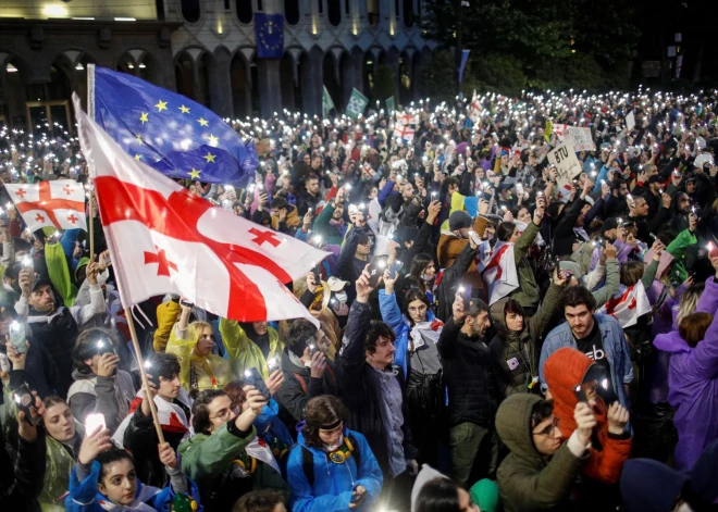 Gruzijā jau vairākas nedēļas protestē pret Kremļa stila likumu