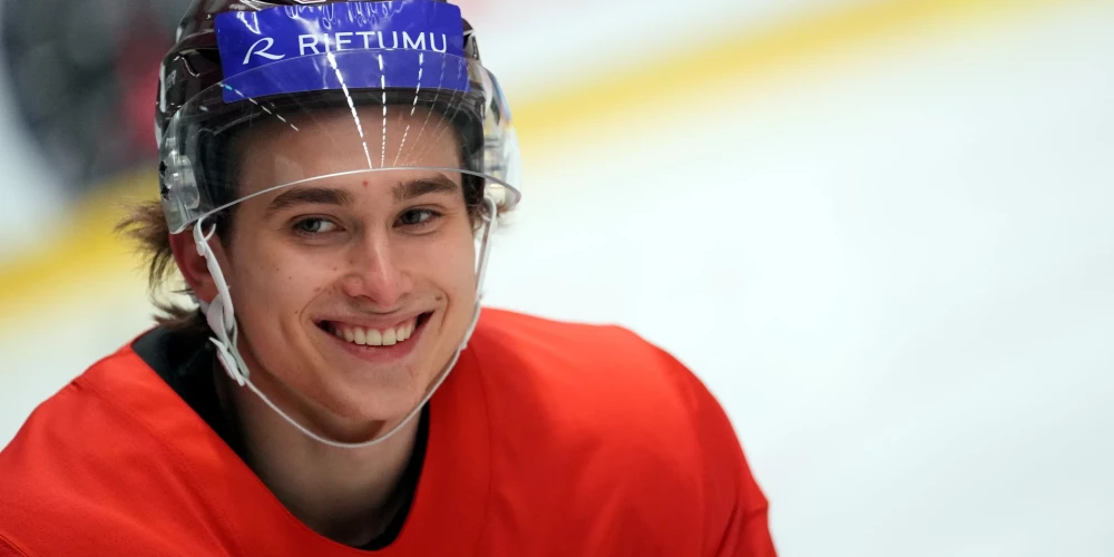 Latvijas hokeja izlases spēlētājs Martins Laviņš treniņā Ostravā